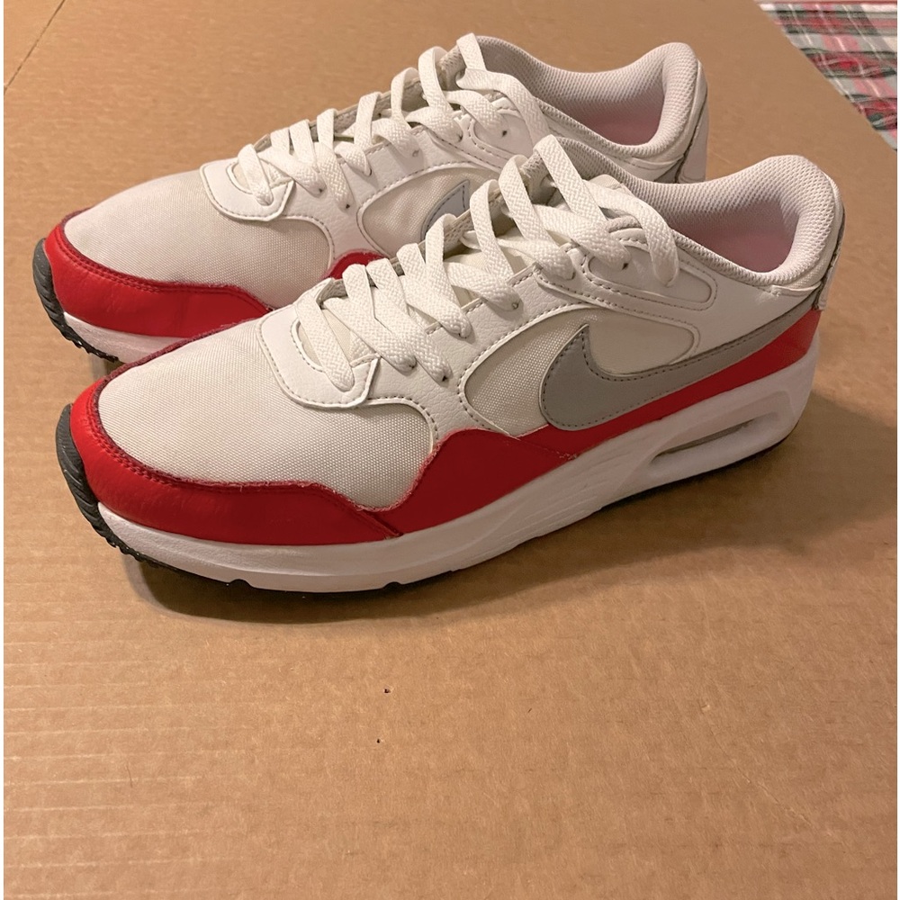 Nike airmax sc size 10.5
White/Wolf Grey-Red Mens
Size 10.5